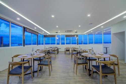 RR Nagar Hotel | Super Townhouse Global Village Tech Park Near Kengeri Bus Terminal Metro Station