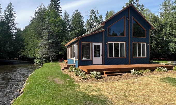 Wolverine House | Superb 3-bedroom house in Wolverine on the sturgeon river