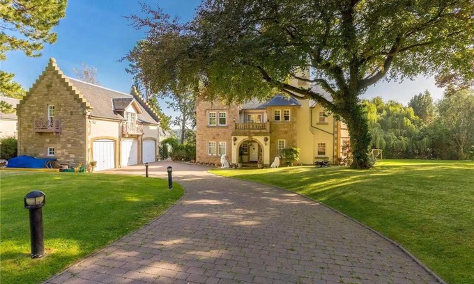 Inveresk House | Superb 5 bedroom Villa 16 mins from City Centre