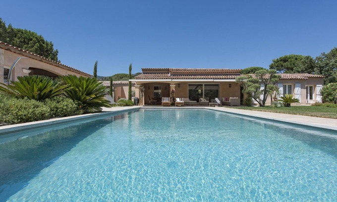 Preconil Villa | Superb, quiet villa, sleeps 8, large pool, magnificent view
