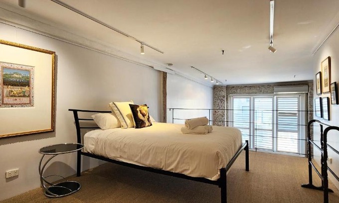 Darlinghurst Apartment | Superb Warehouse Conversion