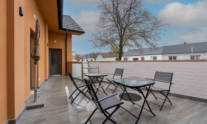 Parndorf House | Superior double room with terrace - sunny Pannonia