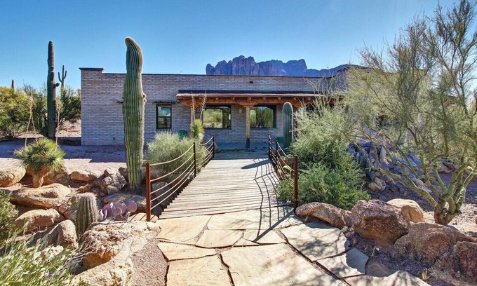 Apache Junction House | Superstition Views in AJ
