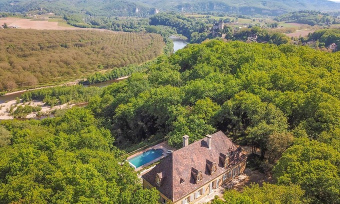 Carsac-Aillac Villa | Sur La Colline - Six Bedroom Villa, Sleeps 10