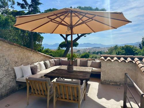 Cannes City Centre Villa | Sur les hauteurs de Cannes maison vue sur la baie