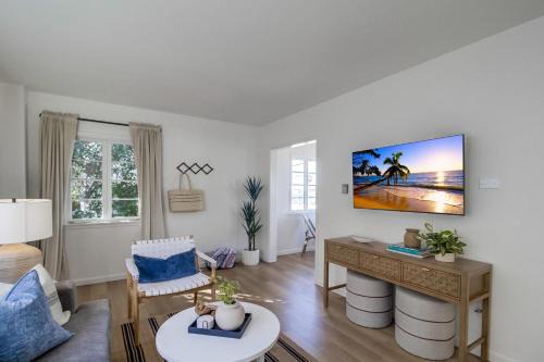 Beach Barber Tract House | Surf Shack 2