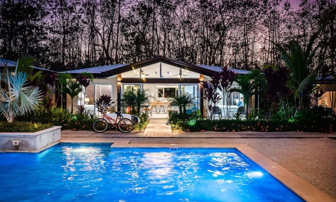 Avellanas Beach House | Surfer's Heaven - Modern, new home, close to beach