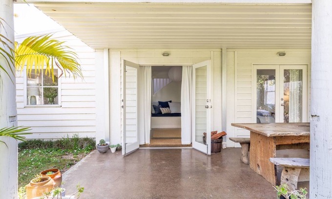 Torquay Cottage | Surfers Palace Torquay 1 min walk to beach