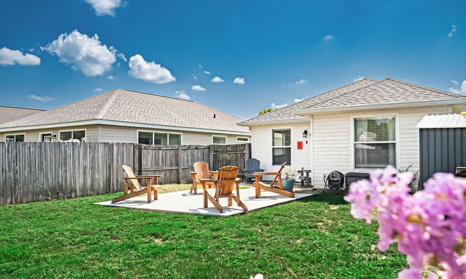 Gulf Breeze House | Surfside Cottage - 3BR/2BA - Close to Beaches & Zoo