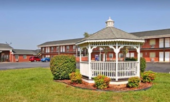 Dobson Hotel | Surry Inn - Dobson - I-77 - Exit 93