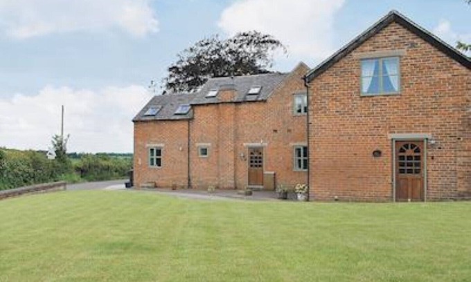 Newton Grange House | Swallow Cottage is a coverted barn