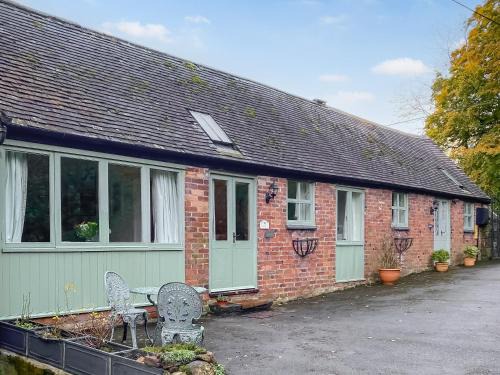 Middle Mayfield House | Swallows - Uk41742