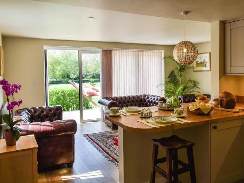 Strumpshaw House | Swallowtail Lodge