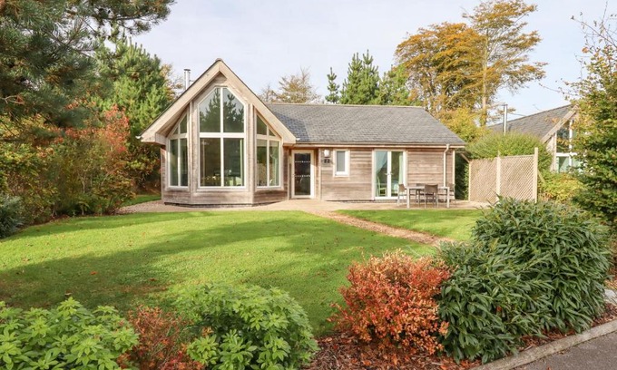 Eleighwater House | Swandown, 2 Blackdown