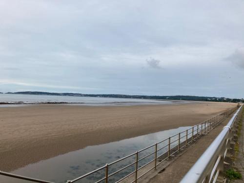 Castle Apartment | SWANSEA BAY, MARINA & ARENA VIEW Mins to BEACH & CITY