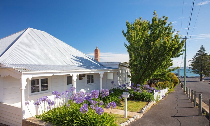 Swansea House | "Swansea House" Historic Seaside Escape
