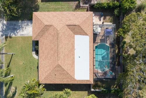 Bradenton House | Swaying Palms! Coastal home with amazing pool just a short drive from Anna Maria Island!