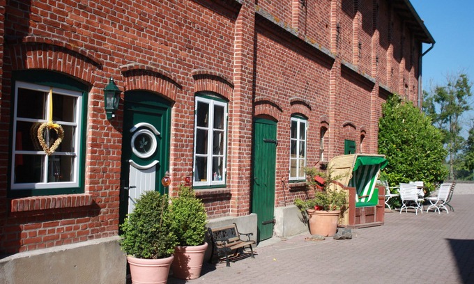 Lemkendorf Apartment | Sweet apartment "Sünnschien" with terrace in the garden on a beautiful farm on Fehmarn
