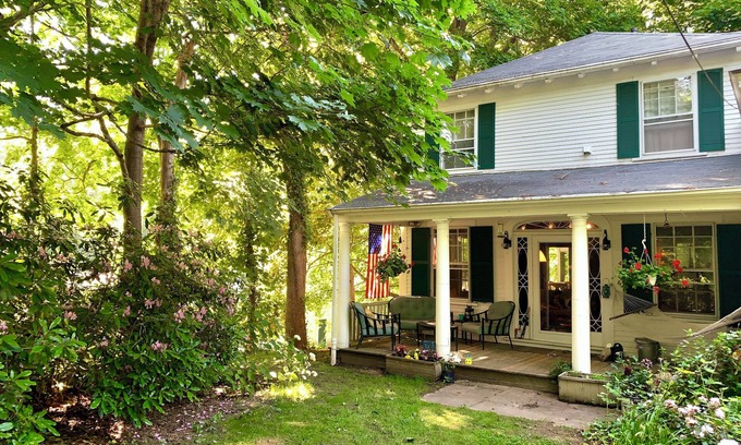 Yarmouth Port Cottage | Sweet historic cottage on Cape Cod's north shore near beaches, pond, restaurants
