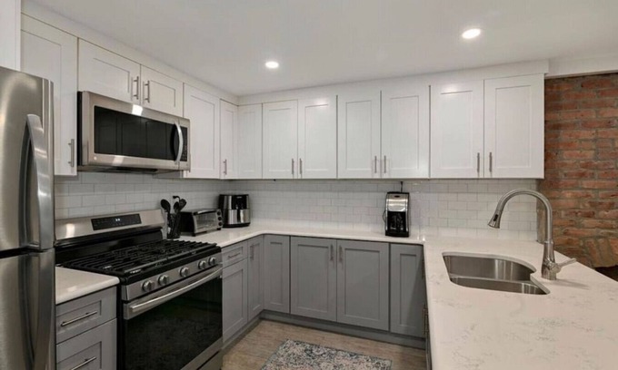 Communipaw House | Sweet Home - 20 minutes to NYC