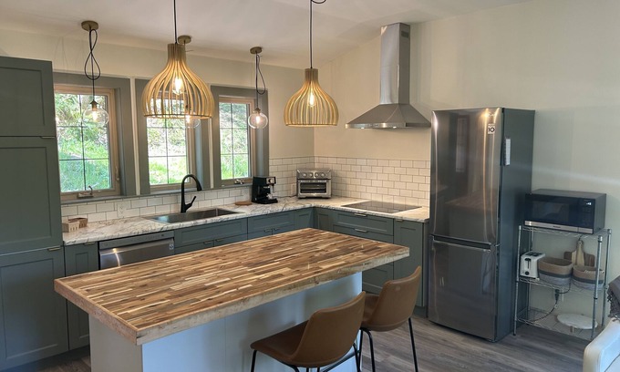 Salt Spring Island Cottage | Sweet Saltspring Cottage on 13 acres close to Cusheon Lake