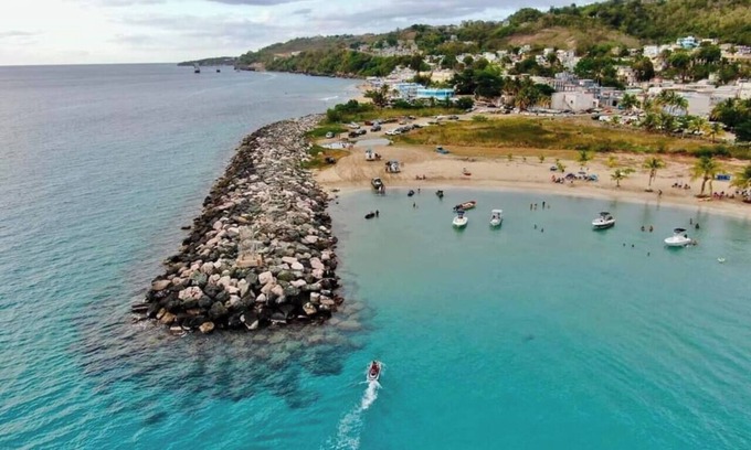 Aguadilla Pueblo Apartment | Sweet Sunset 6 Rompeolas