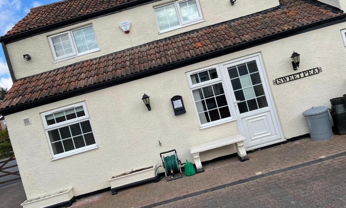Louth House | Sweetpea Cottage - Sleeps 5 Parking & Pets Ok