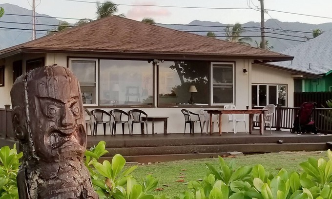 Mokuleia House | Swim with Turtles, Watch the Sun Set, Stay on the Beach