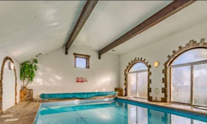 Leek Cottage | Swimming Pool & Dog Friendly Peak District Cottage