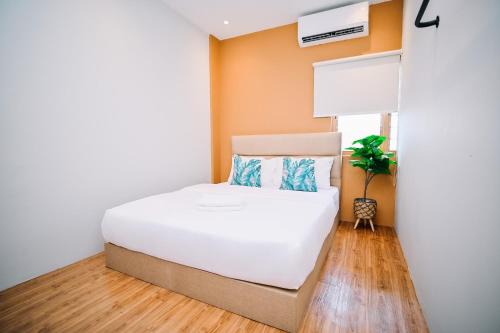 Historic George Town Hotel | Swing & Pillows - Lebuh Victoria, Penang