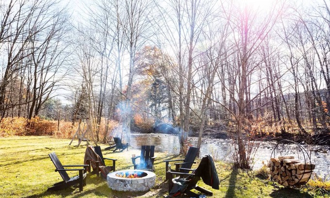 Stowe Area Hotel | Tälta Lodge, a Bluebird by Lark | 4 Deluxe Rooms w/Double Queens | Free Coffee