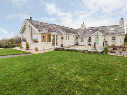 Dinas House | Tŷ'n Lôn Bach