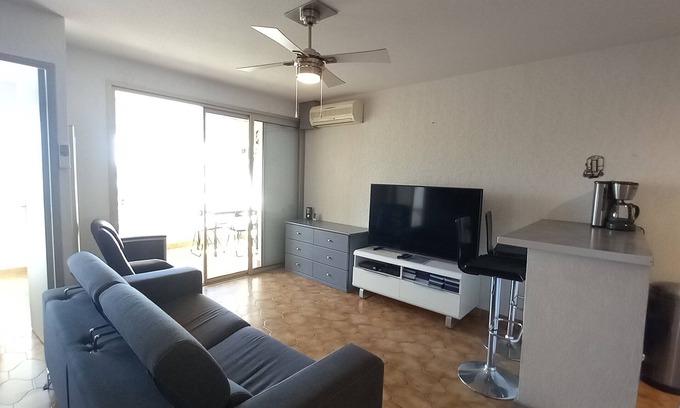 Miramar Apartment | T2 cabin 40 m² 5 persons Air-conditioned, Wifi, Netflix, 400m beach, parking