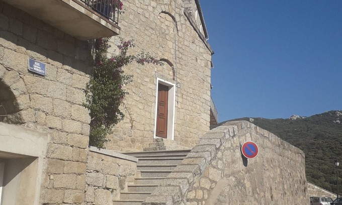 Sartene Apartment | t2 center Sartene 50 meters place porta