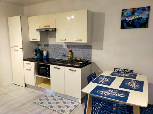 Vitre Apartment | T2 entre rivière et château centre Vitré