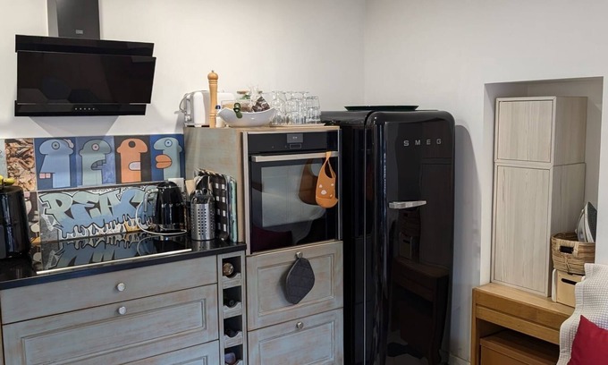 Roucas-Blanc Villa | T2 on the ground floor of a villa in Roucas Blanc, opposite "Notre Dame de la Garde".