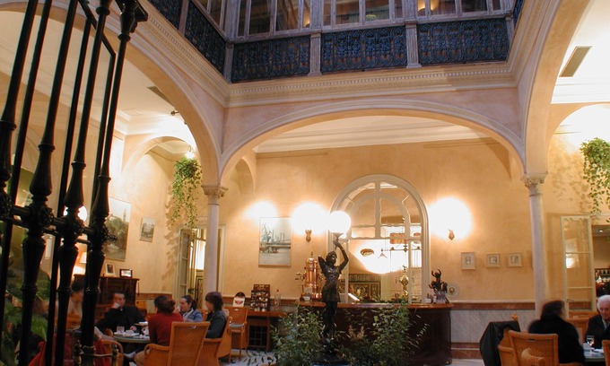 El Arenal Hotel | Taberna del Alabardero