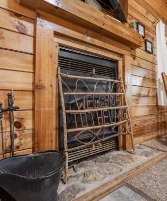 Shell Knob House | Table Rock Lake Cabin - Hawthorn #12 with Lake Access Hot Tub Outdoor Pool