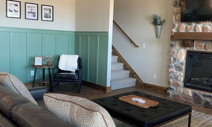 Table Rock Cabin | Table Rock Lake views & close Branson fun! Multi-family cabin w/2 living areas!