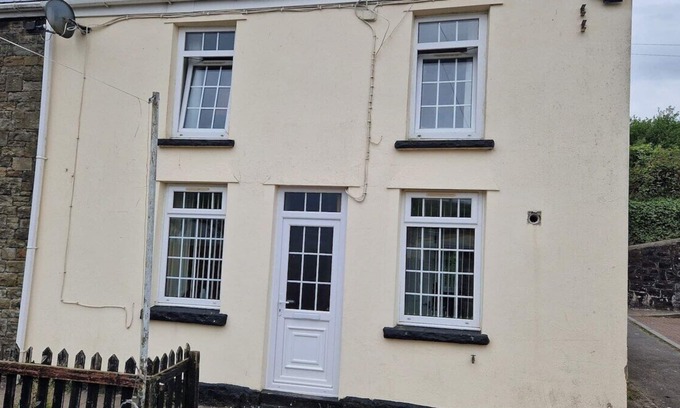 Pentrebach House | Taff Trail: 2-bed cottage