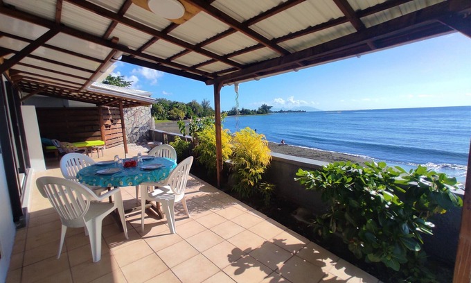 Arue House | TAHITI - Taharaa Beach Bungalow