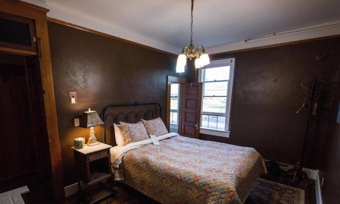 Dufur House | Take An Amazing Trip! Comes with FREE Parking, Close to Columbia River Gorge!