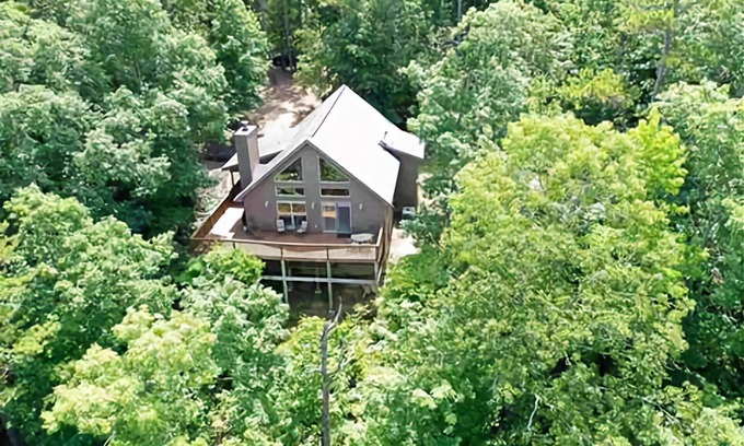 Clinton Cabin | Take it easy and take in the view! Get Away on Greers Ferry Lake-Shirley, AR