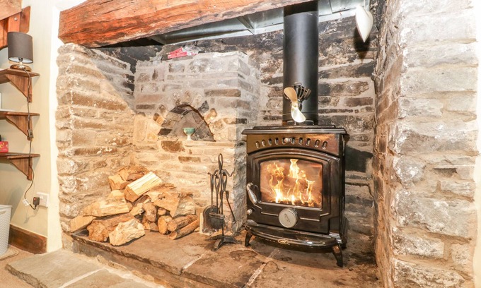 Bwlch Cottage | TALWORTH, pet friendly, character holiday cottage in Bwlch
