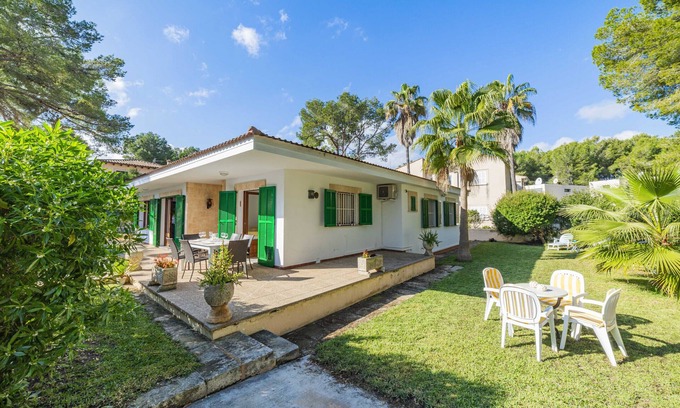 Alcudia Ski Chalet | TAMARELLS House only 100m from the beach of Alcudia