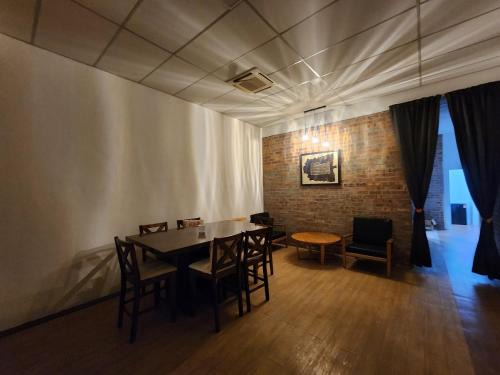 Dungun House | Tamu 1980 Studio