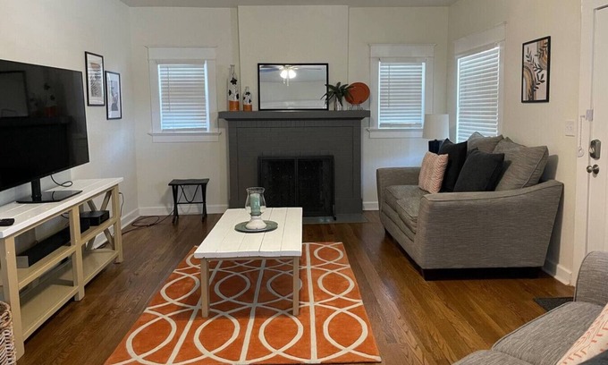 Amarillo House | Tangerine Oasis - Homey & newly renovated 2 BR!