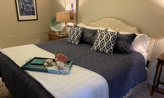 Southern Pines Apartment | Tanglewood Farm B&B-Horse & Hound Dog Friendly1 BR/2BA Private Apt on Horse Farm
