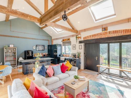 Kingswood House | Tank Barn