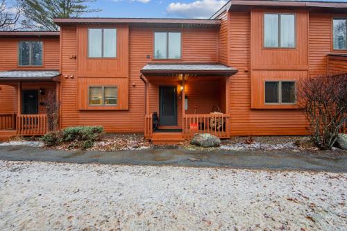 North Creek House | Tannery 64H - Family Retreat with Modern Comforts